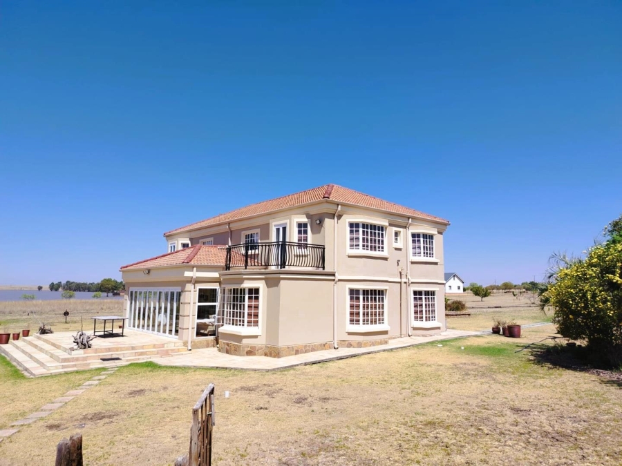 6 Bedroom Property for Sale in Vaal Dam Free State